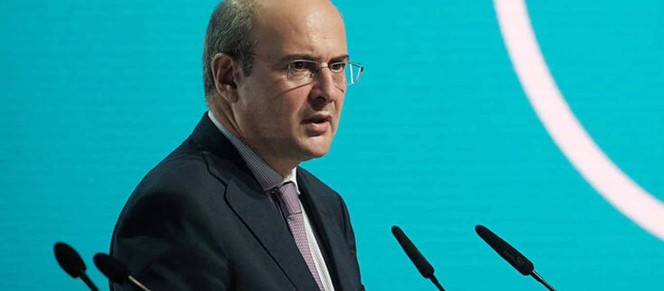 Ο Κ. Χατζηδάκης ανακάλυψε έκπληκτος ότι οι γυναίκες στη Νάξο εξακολουθούν να δουλεύουν τον αργαλειό!